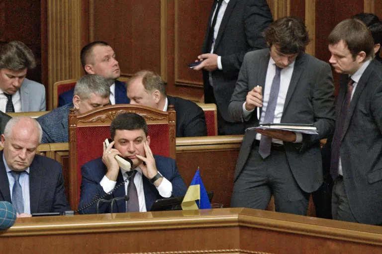 Премьер-министр Украины Владимир Гройсман на заседании Верховной рады Украины в Киеве. 21 сентября 2016 Премьер-министр Украины Владимир Гройсман на заседании Верховной рады Украины в Киеве. 21 сентября 2016