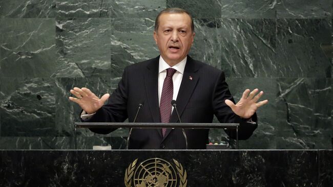 Президент Турции Реджеп Тайип Эрдоган выступает на заседании Генеральной ассамблеи ООН в Нью-Йорке