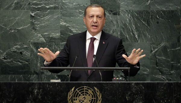 Президент Турции Реджеп Тайип Эрдоган выступает на заседании Генеральной ассамблеи ООН в Нью-Йорке