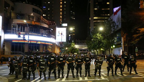 Полицейские во время акции протеста в городе Шарлотт, штат Северная Каролина. 21 сентября 2016