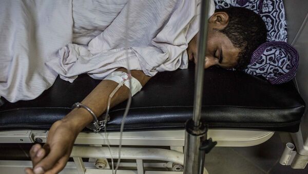 Спасенный после крушения судна в Средиземном море мигрант в больнице в Египте