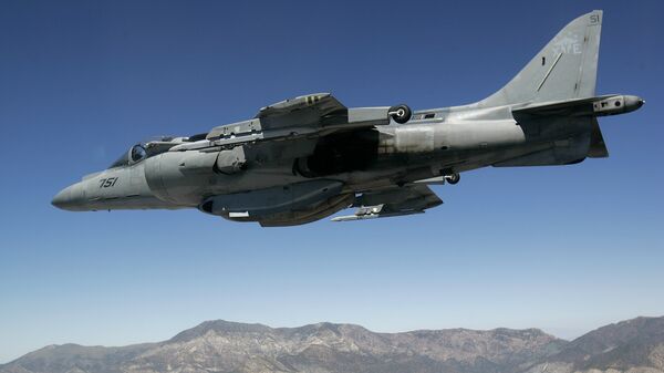 Американский штурмовик AV-8B Harrier. Архивное фото