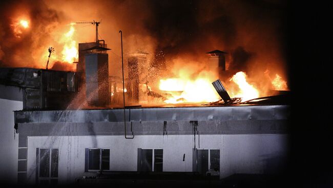 Ликвидация пожара на складе на востоке Москвы. Архивное фото