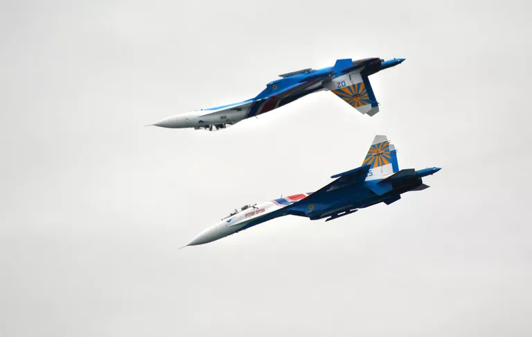Многоцелевые истребители Су-27 пилотажной группы Русские Витязи на международной выставке Гидроавиасалон-2016 в Геленджике Многоцелевые истребители Су-27 пилотажной группы Русские Витязи на международной выставке Гидроавиасалон-2016 в Геленджике