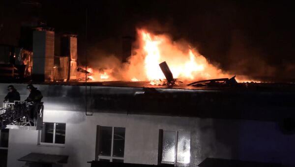 Спасатели МЧС тушили крупный пожар на складе в Москве. Кадры с места ЧП
