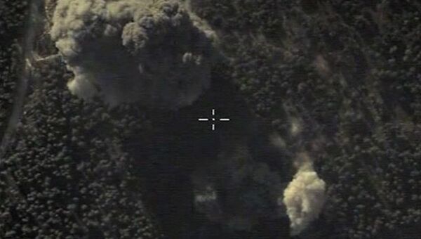 Самолеты российских Воздушно-космических сил нанесли точечный авиационный удар по скоплению военной техники Исламского государства в районе населенного пункта Идлиб в Сирии. Максимально возможное качество