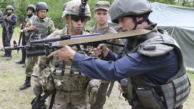 Американские и украинские военные во время учений во Львовской области. Архивное фото