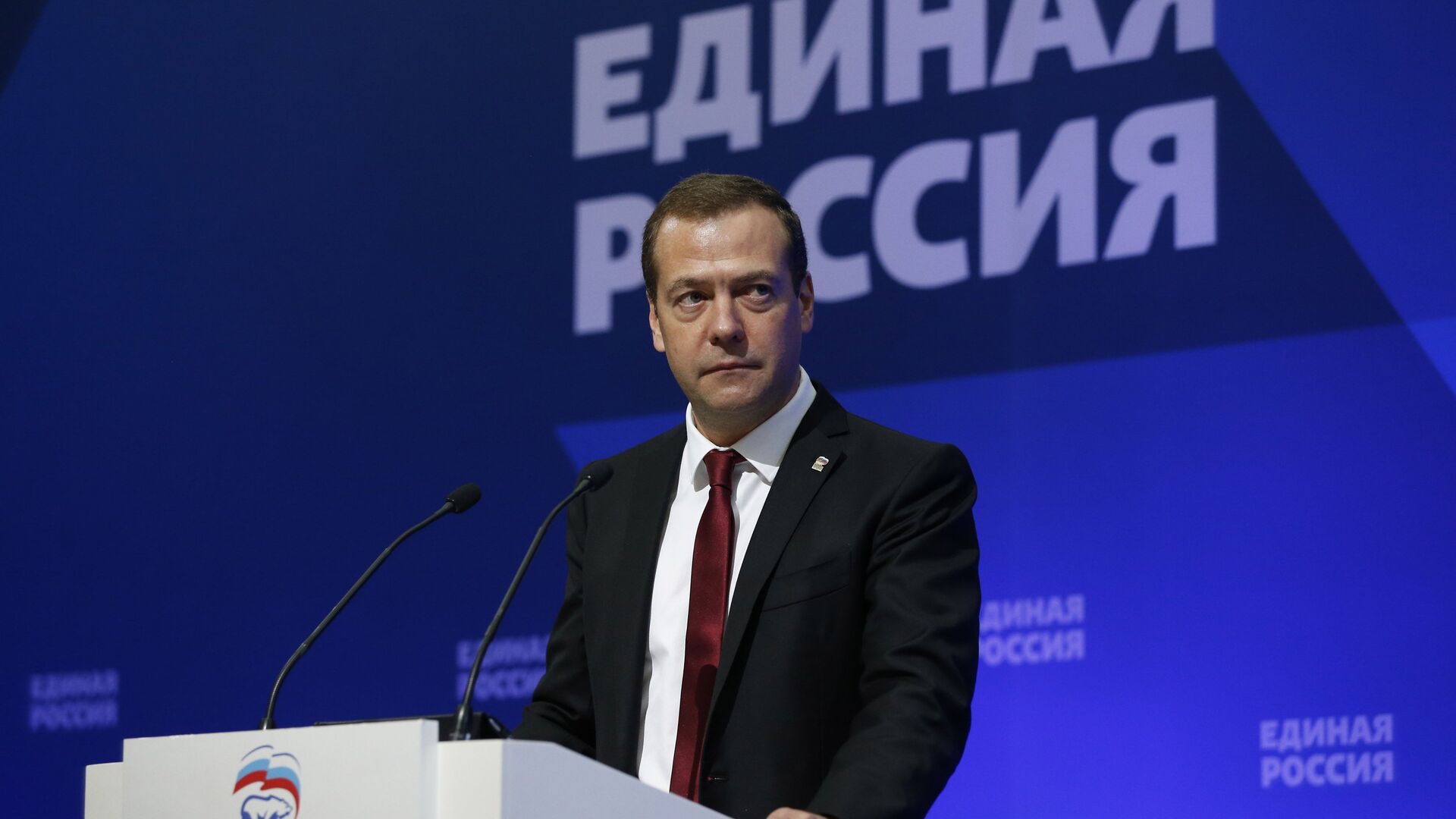 Медведев рассказал о проведенных в этом году мероприятиях ЕР в поддержку военных