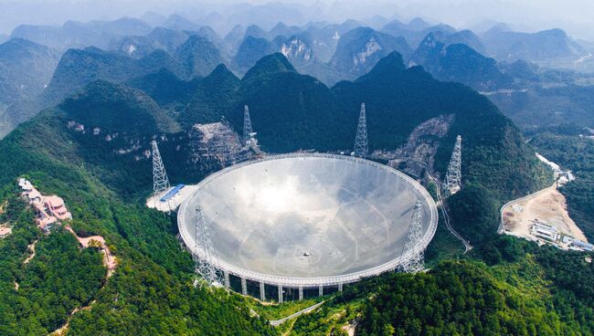 Крупнейший в мире радиотелескоп FAST, Китай. Архивное фото