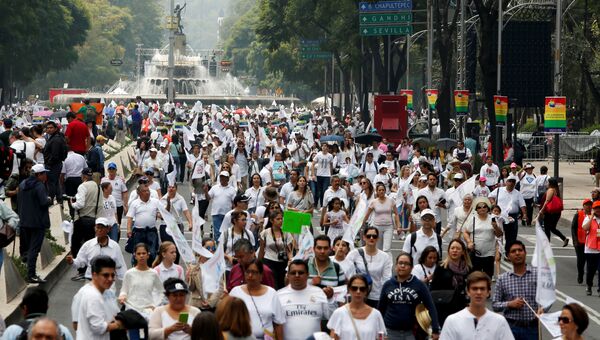 Митинг протеста в Мехико против планов правительства Мексики узаконить однополые браки, 24 сентября 2016