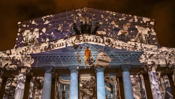 Церемония открытия Московского международного фестиваля Круг света у здания Большого театра в Москве