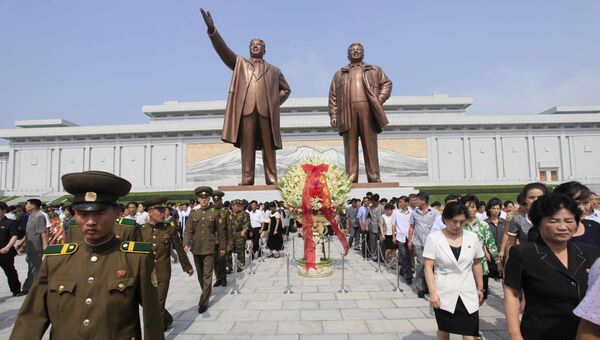 Памятник Ким Ир Сену и Ким Чен Иру в Пхеньяне, КНДР