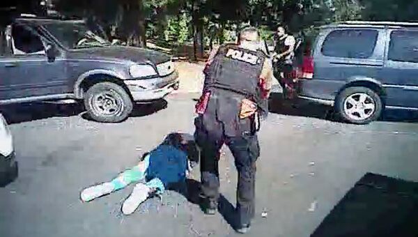 Стоп-кадр с видео гибели афроамериканца Кита Скотта, обнародованного полицией города Шарлотт
