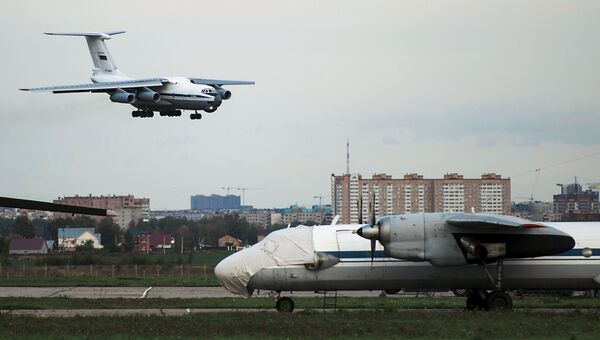 Посадка Ил-76 на аэродром Дягилево во время учений ВДВ в Рязанской области