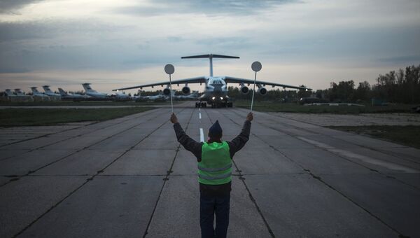 Руление Ил-76 на аэродроме Дягилево в ходе учений ВДВ в Рязанской области