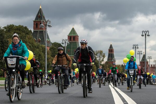 Участники XI Московского осеннего велопарада - 2016