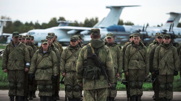 Военнослужащие после марш-броска на аэродром Дягилево в ходе учений ВДВ в Рязанской области