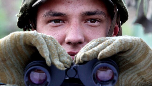 Военнослужащий на учениях. Архивное фото