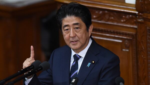Премьер-министр Японии Синдзо Абэ во время выступления на открытии внеочередной сессии нижней палаты представителей японского парламента. 26 сентября 2016 года