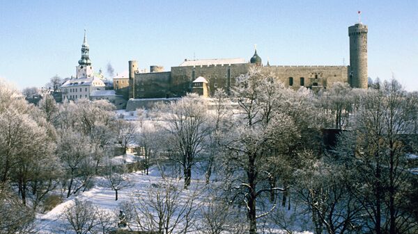 Замок на холме Тоомпеа в Таллине (XIII - XIV вв.). Сейчас в нем расположены резиденция президента, парламент, правительство страны