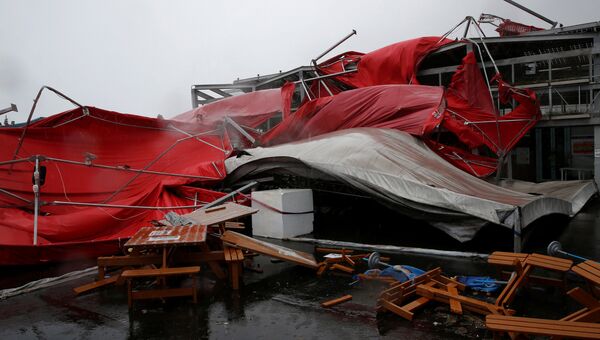 Последствия тайфуна Меги в городе Хуалянь на Тайване