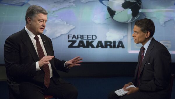Президент Украины Петр Порошенко во время интервью телеканалу CNN