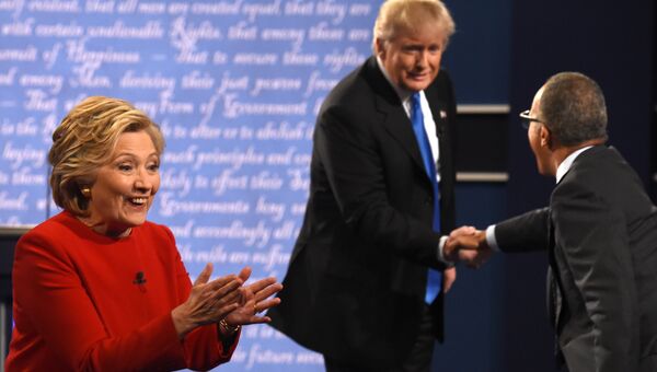 Кандидаты в президенты США Хиллари Клинтон и Дональд Трамп во время дебатов. 26 сентября 2016