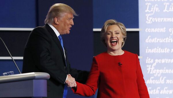 Кандидаты в президенты США Хиллари Клинтон и Дональд Трамп во время дебатов. 26 сентября 2016