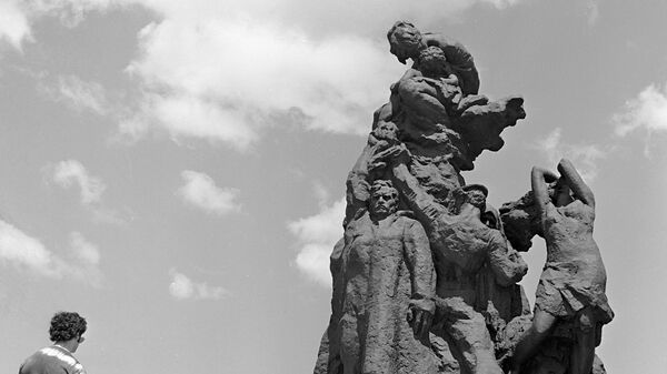 Памятник жертвам фашизма в Бабьем Яре