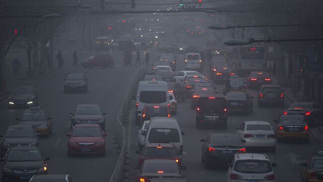 Загрязненный воздух в Пекине. Архивное фото