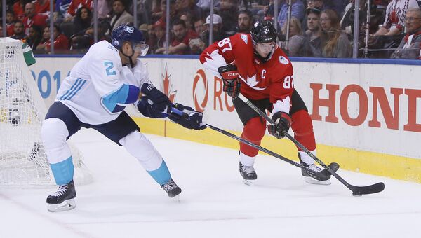 Сборная Канады по хоккею одержала победу над командой Европы в первом матче финальной серии Кубка мира.