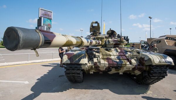 Модифицированный танк Т-72, представленный на выставке вооружений и боевой техники ADEX-2016 в Баку