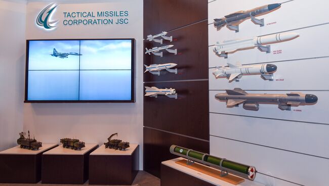 Стенд российской компании Tactical Missiles Corporation на выставке вооружений и боевой техники ADEX-2016 в Баку