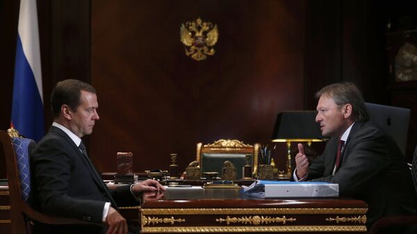 Председатель правительства РФ Дмитрий Медведев и уполномоченный при президенте РФ по правам предпринимателей Борис Титов. 28 сентября 2016