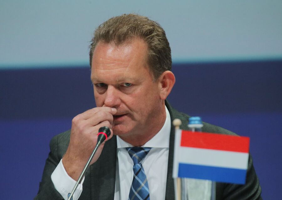 Главный прокурор Нидерландов Фред Вестербеке во время представления доклада по расследованию крушения Boeing 777 
