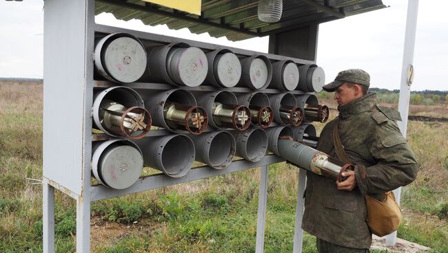 Военнослужащий танковых подразделений мотострелкового соединения Южного военного округа во время полевых занятий. Архивное фото