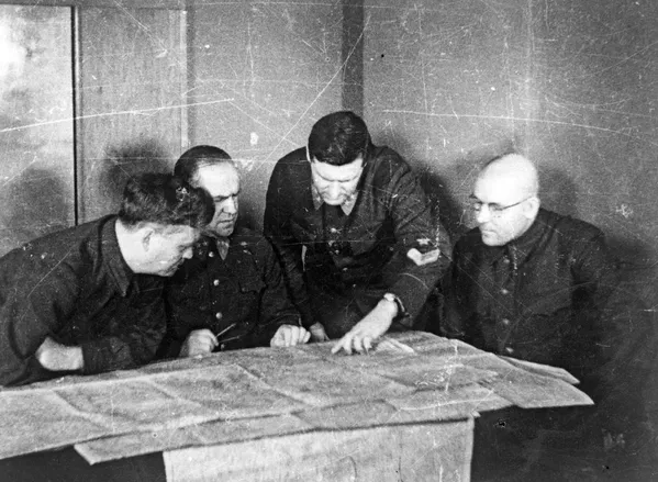 Николай Булганин, Георгий Жуков, Василий Соколовский, Иван Хохлов в штабе Западного фронта. 1941 год 