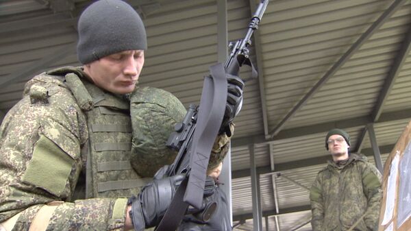 Военные ВС РФ испытали автоматы Калашникова и экипировку Ратник в Алабино Военные ВС РФ испытали автоматы Калашникова и экипировку Ратник в Алабино