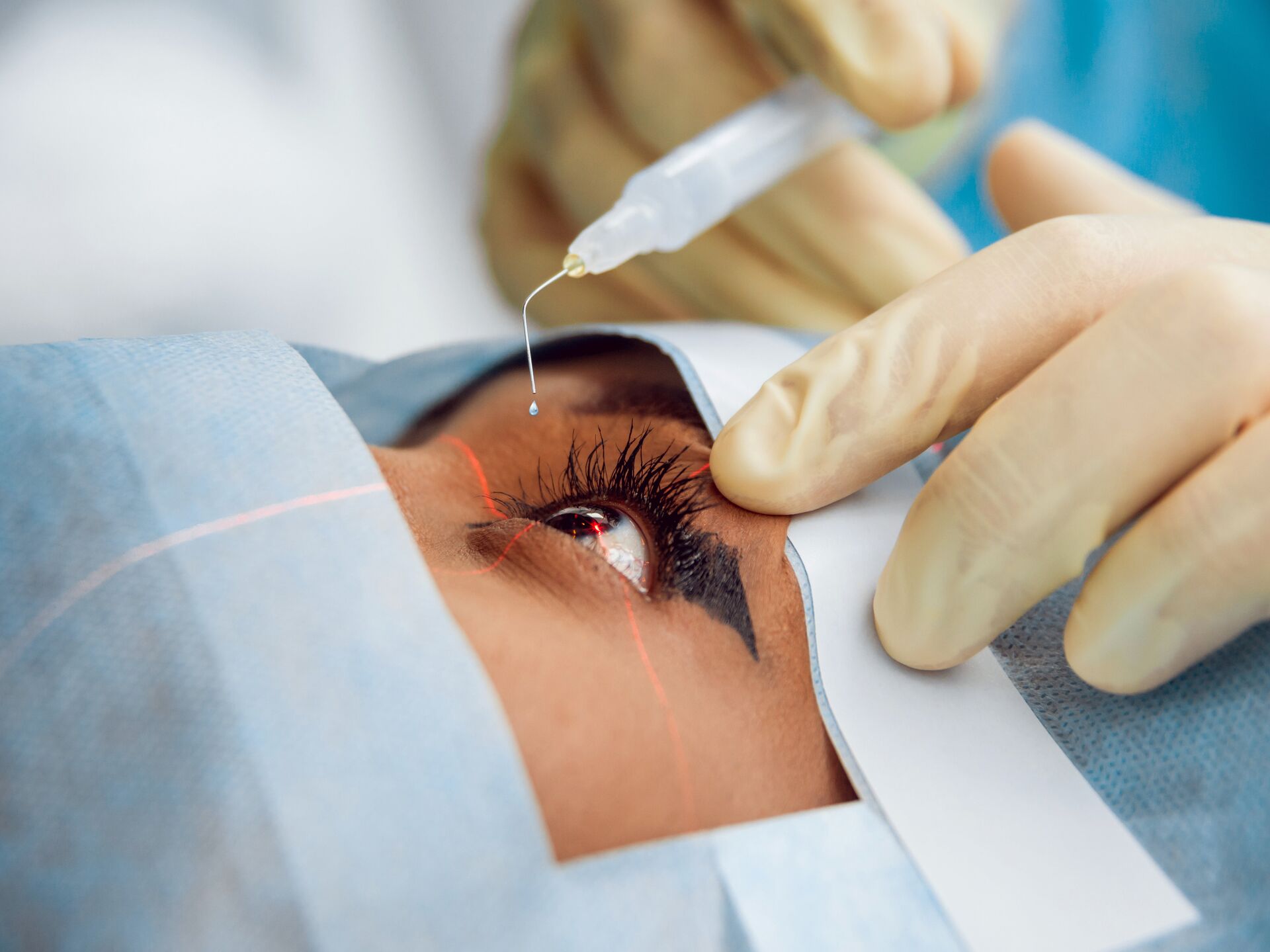 Какие есть операции на глаза. Анестезия в офтальмологии. Хирургическая операция на глаза. Лазеры в офтальмологии хирургии.