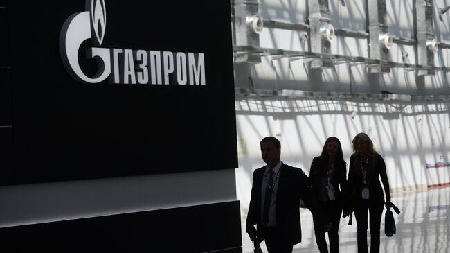 Стенд с логотипом компании Газпром 