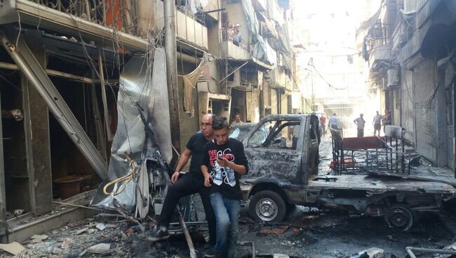 Последствия минометного обстрела христианского квартала Мидан в Алеппо. Архивное фото