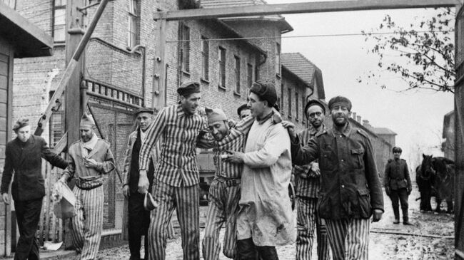 Освобождение советскими войсками узников немецко-фашистского концлагеря Аушвиц-Биркенау - Освенцим 