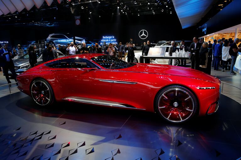 Автомобиль Vision Mercedes-Maybach 6 на Парижском автосалоне-2016