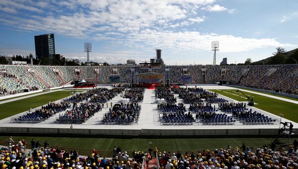 Папа римский отслужил мессу на стадионе в Тбилиси, 1 октября 2016