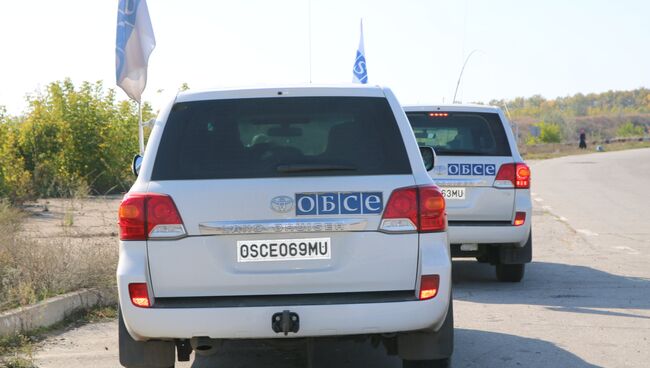 Автомобили ОБСЕ в районе Станицы Луганской