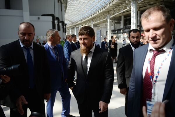 Глава Чеченской Республики Рамзан Кадыров (в центре) на международном инвестиционном форуме Сочи 2016