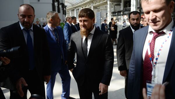 Глава Чеченской Республики Рамзан Кадыров (в центре) на международном инвестиционном форуме Сочи 2016