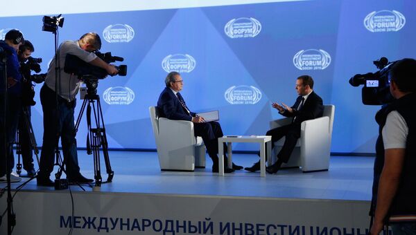 Премьер-министр РФ Д. Медведев дал интервью Первому каналу