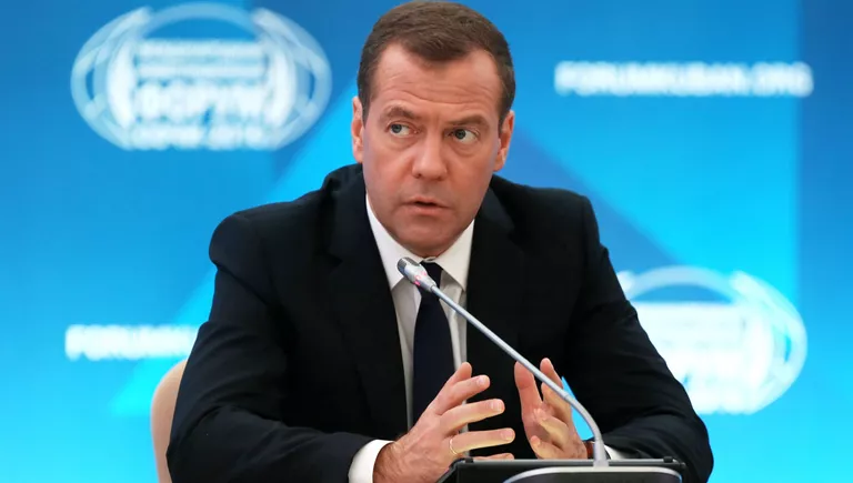 Премьер-министр РФ Д. Медведев на XV Международном инвестиционном форуме Сочи-2016 Премьер-министр РФ Д. Медведев на XV Международном инвестиционном форуме Сочи-2016