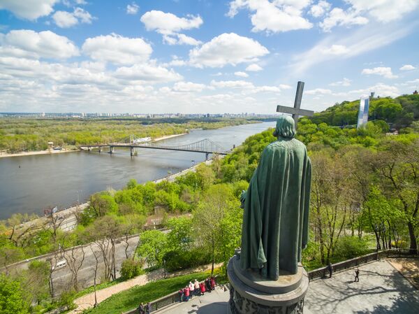 Памятник князю Владимиру в парке Владимирская горка в Киеве, Украина Памятник князю Владимиру в парке Владимирская горка в Киеве, Украина